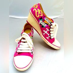 ED HARDY DESIGNS TENNIS SHOES size 6